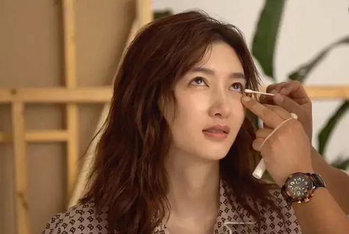 美妆师爆料杨幂事件视频,揭秘明星化妆台背后的秘密 第1张 美妆师爆料杨幂事件视频,揭秘明星化妆台背后的秘密 第1张